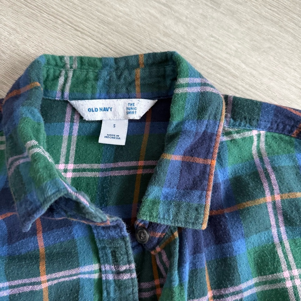 Old Navy Green and Blue Plaid Women’s Flannel Shirt - Picture 2 of 2